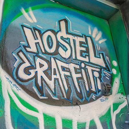Hostel Graffiti Краков Экстерьер фото