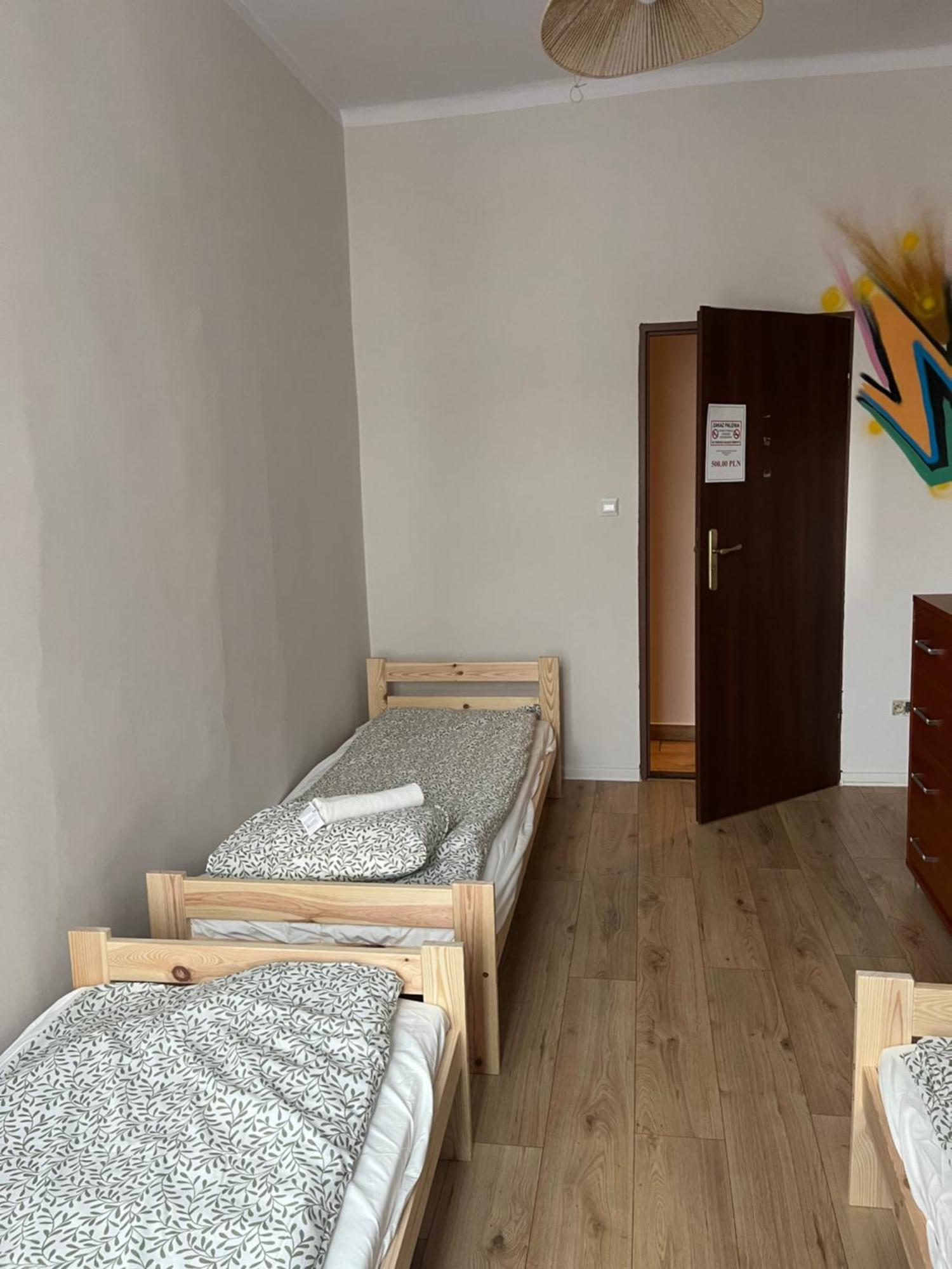 Hostel Graffiti Краков Экстерьер фото