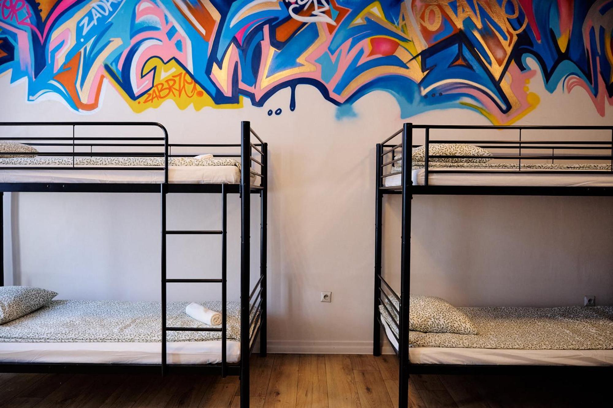Hostel Graffiti Краков Экстерьер фото