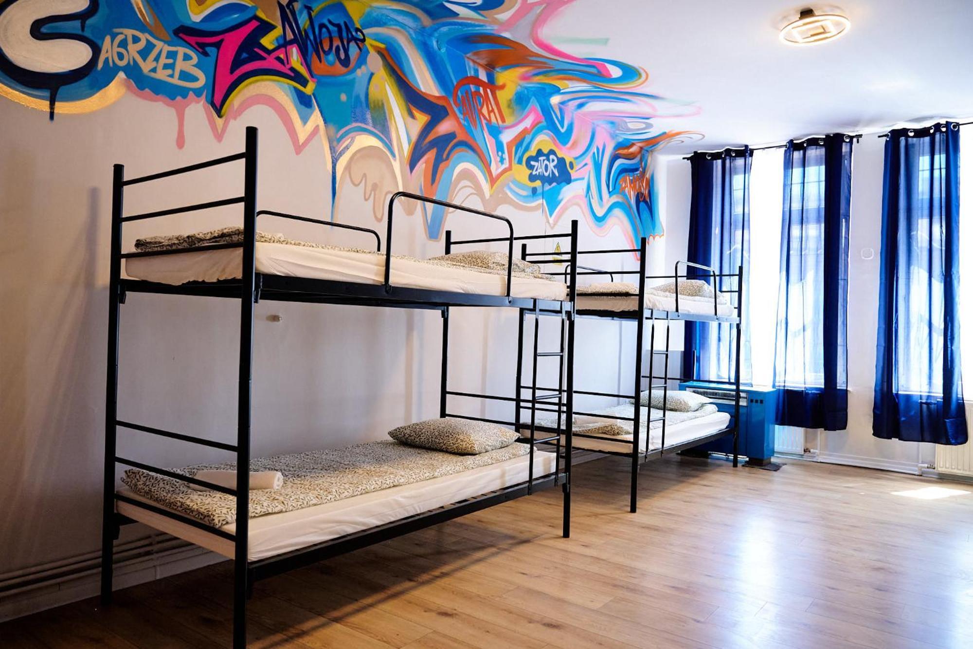 Hostel Graffiti Краков Экстерьер фото