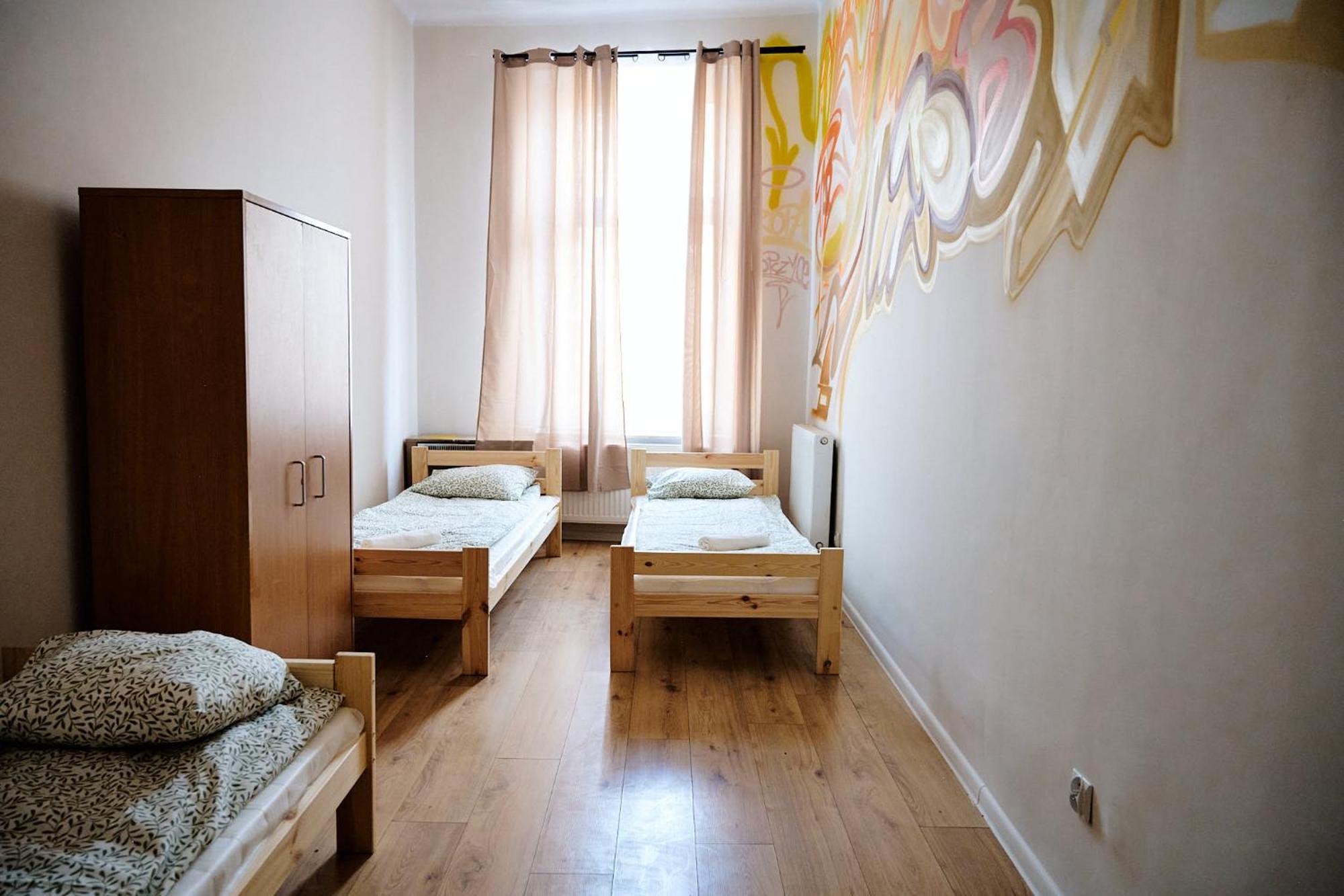 Hostel Graffiti Краков Экстерьер фото