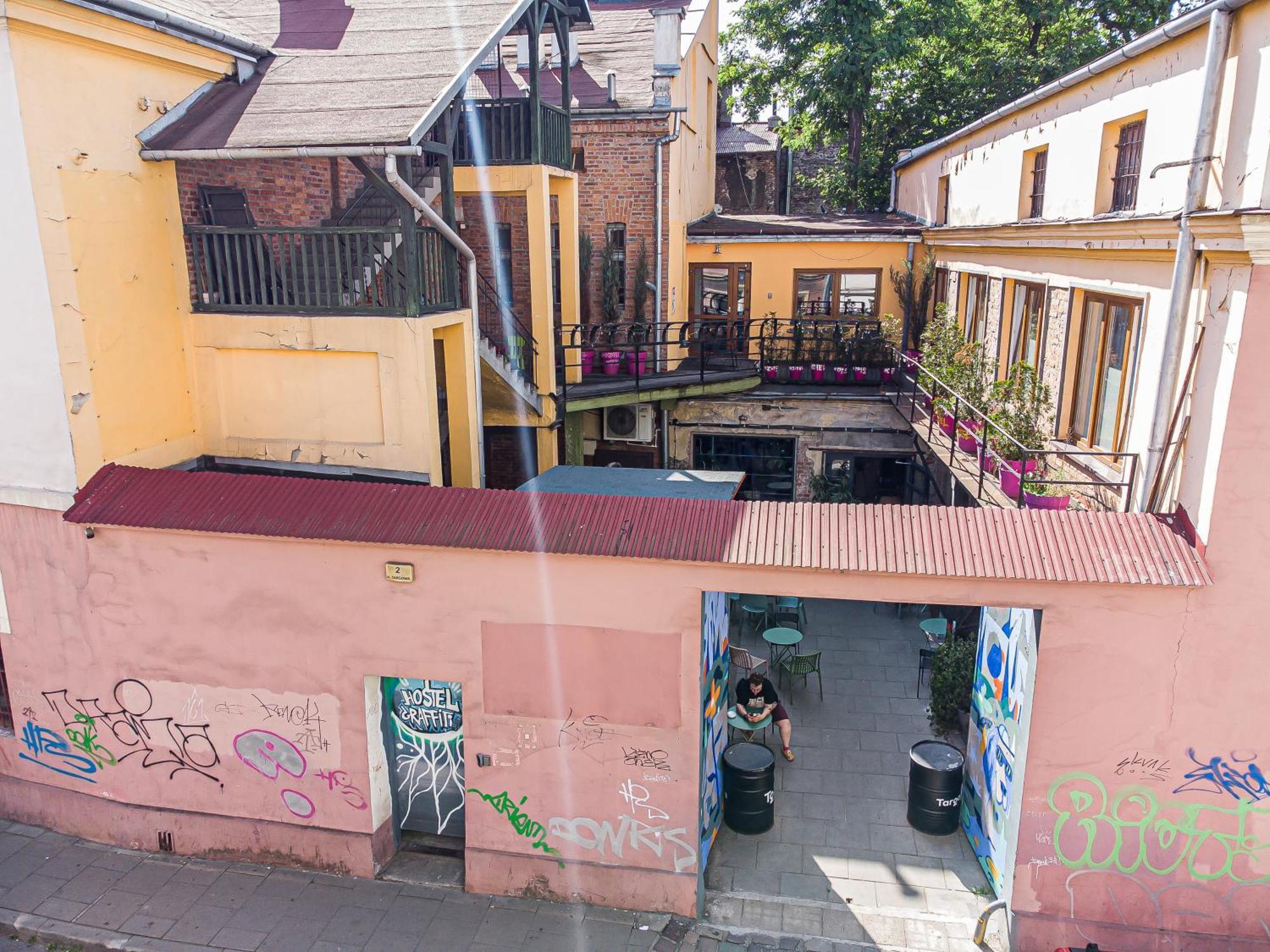 Hostel Graffiti Краков Экстерьер фото
