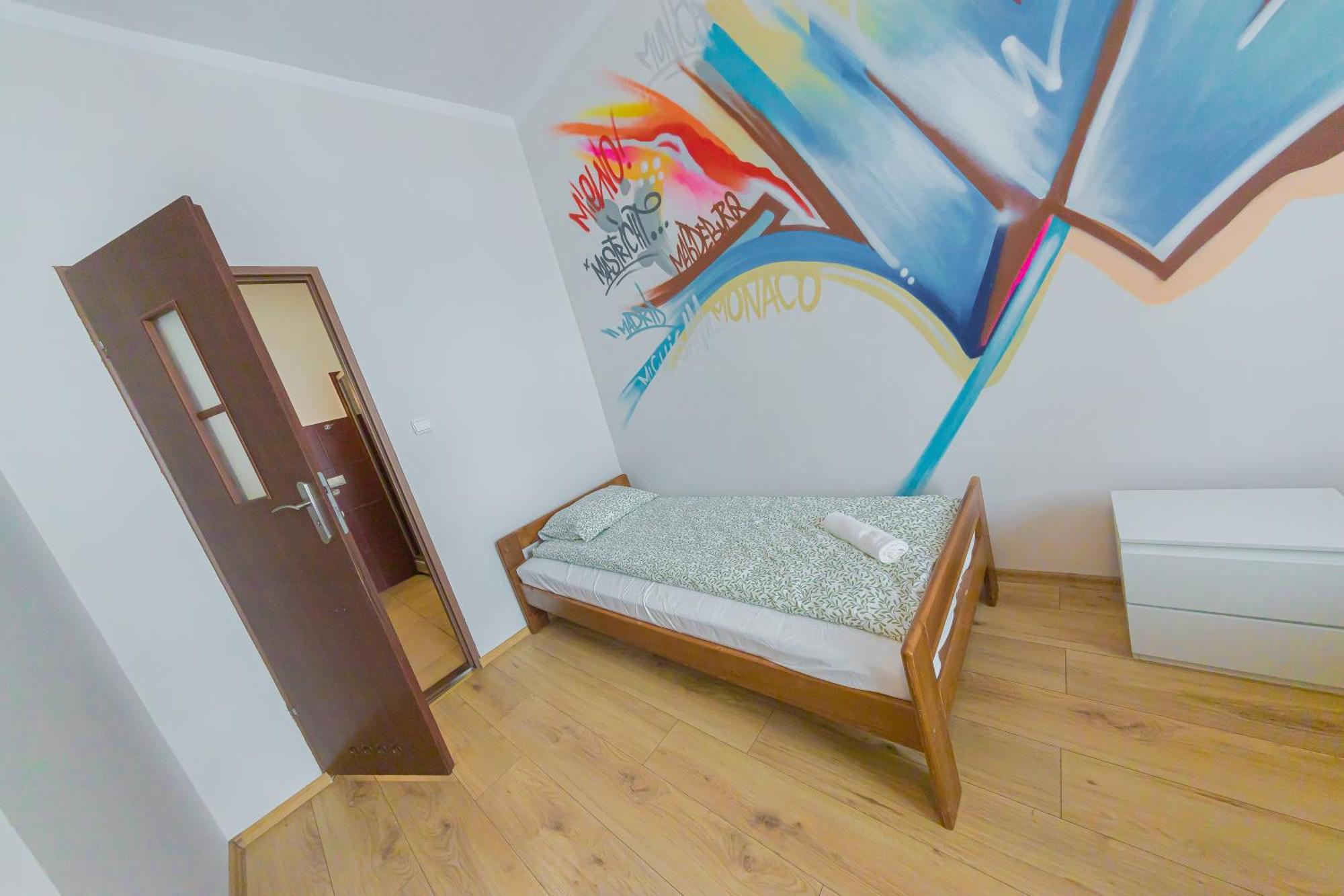 Hostel Graffiti Краков Экстерьер фото
