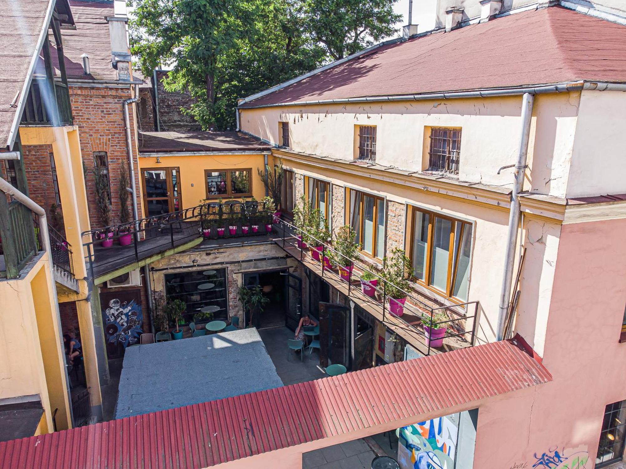 Hostel Graffiti Краков Экстерьер фото