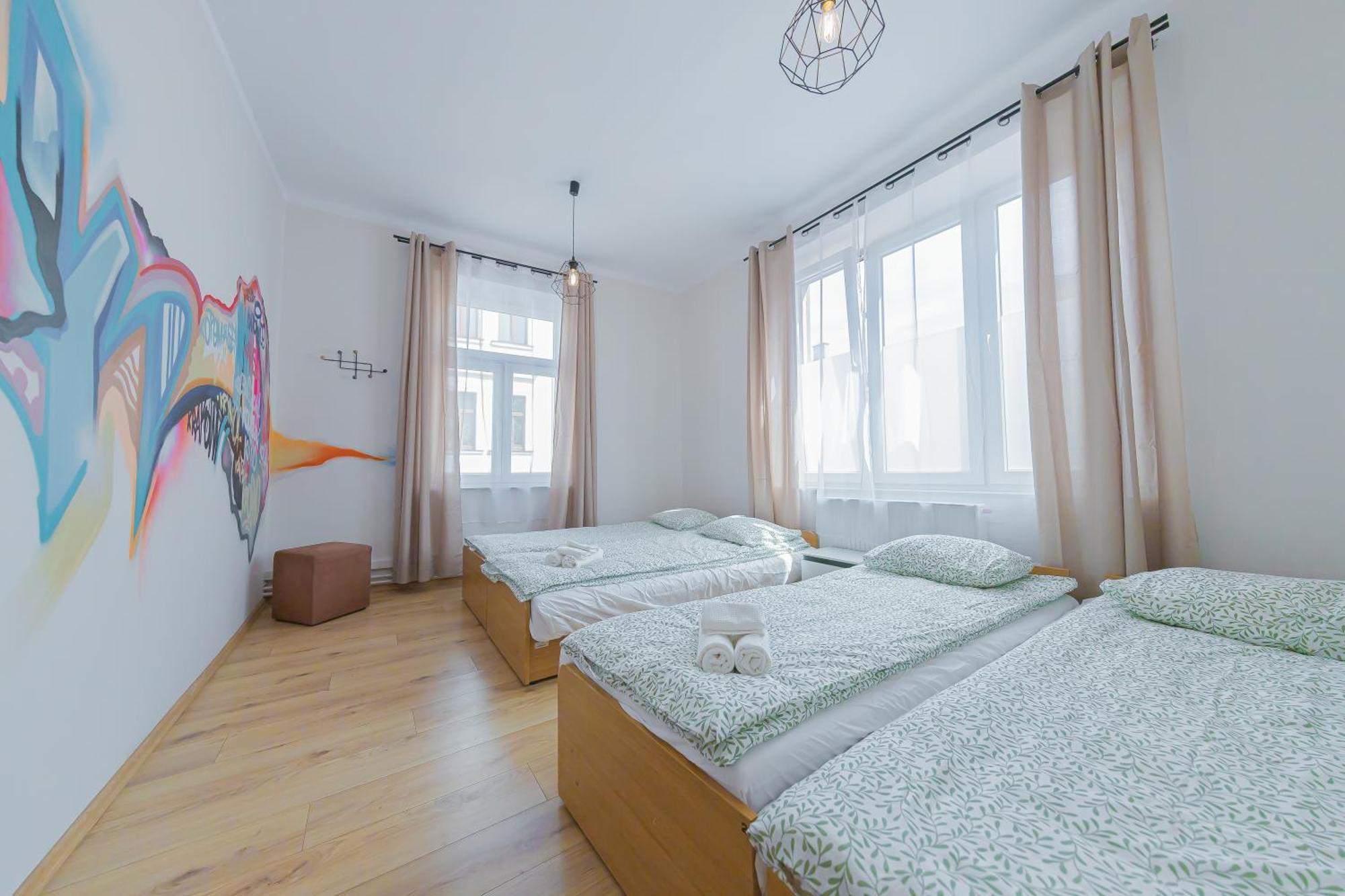 Hostel Graffiti Краков Экстерьер фото