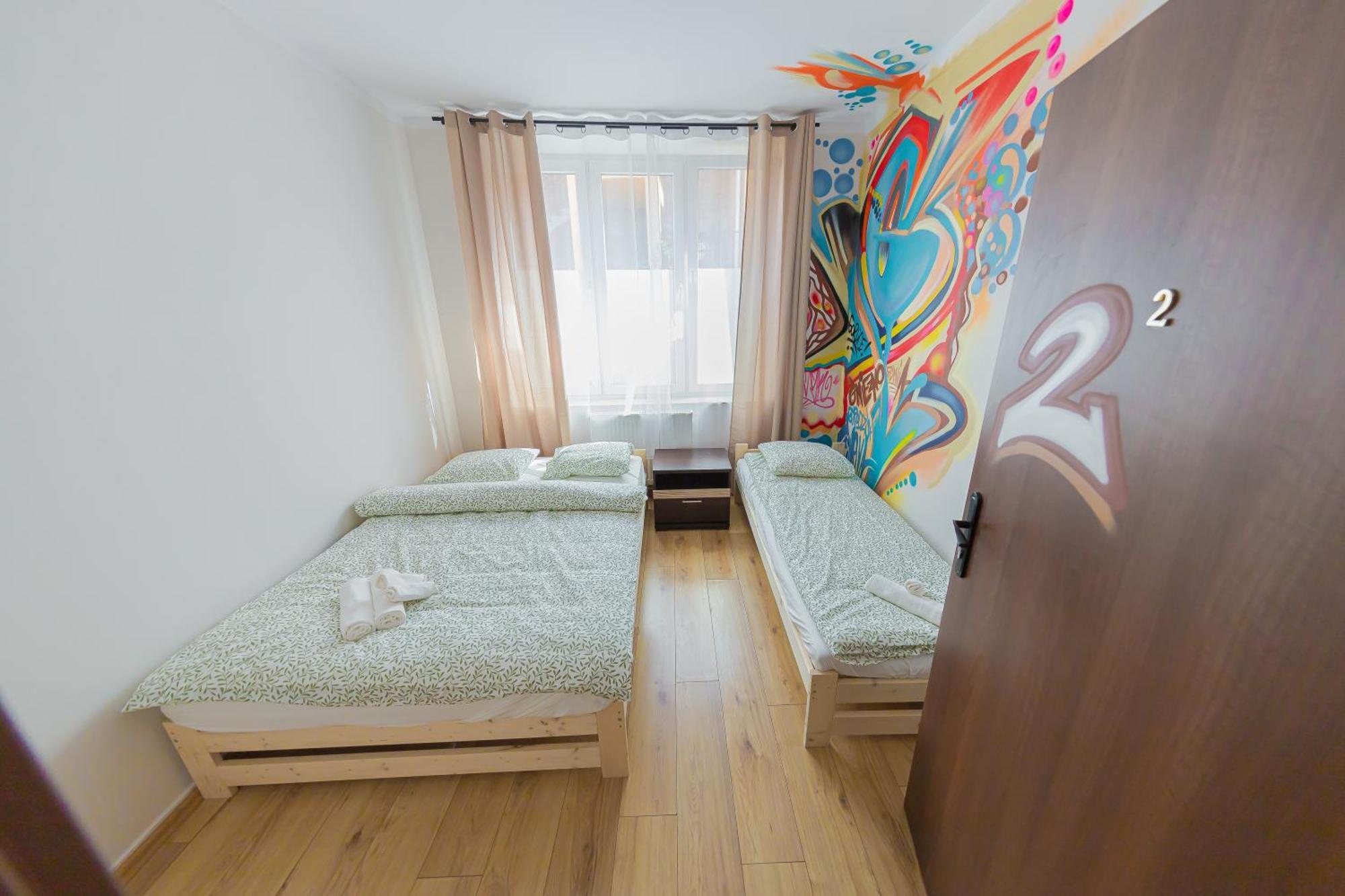 Hostel Graffiti Краков Экстерьер фото