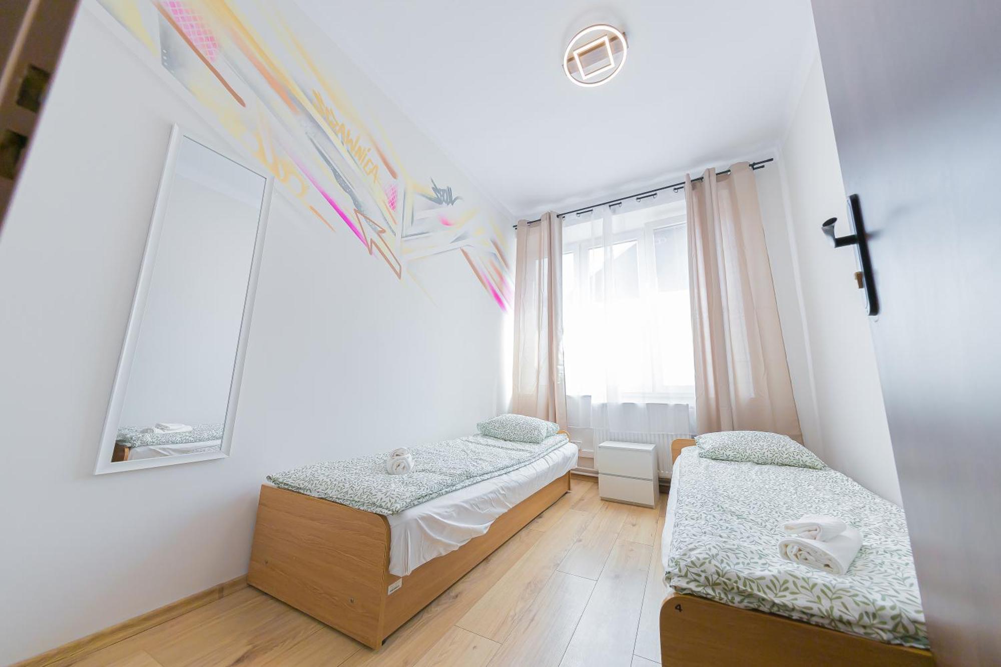 Hostel Graffiti Краков Экстерьер фото