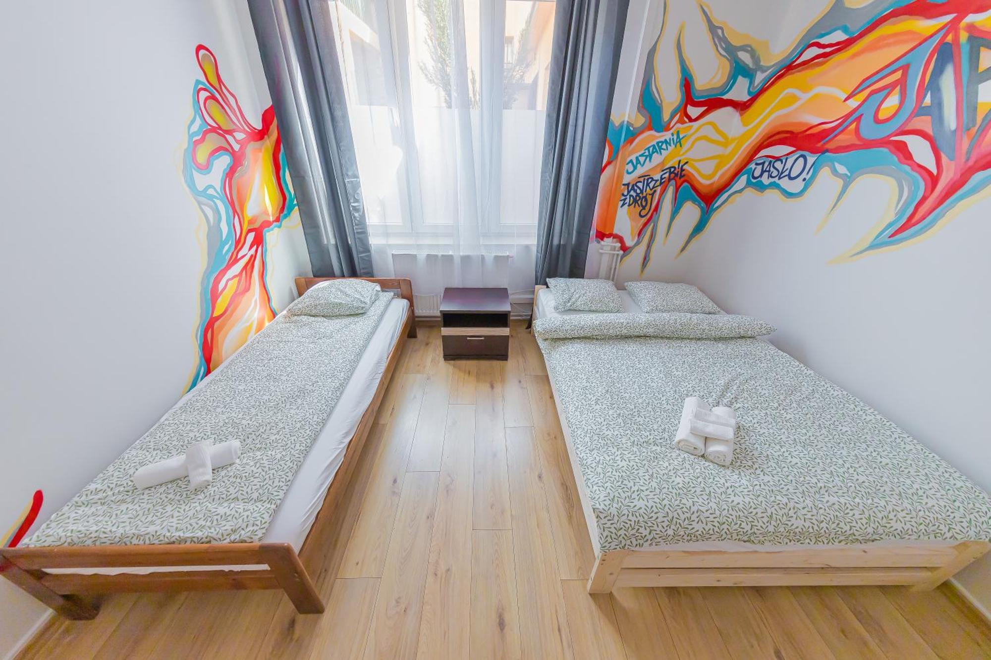Hostel Graffiti Краков Экстерьер фото