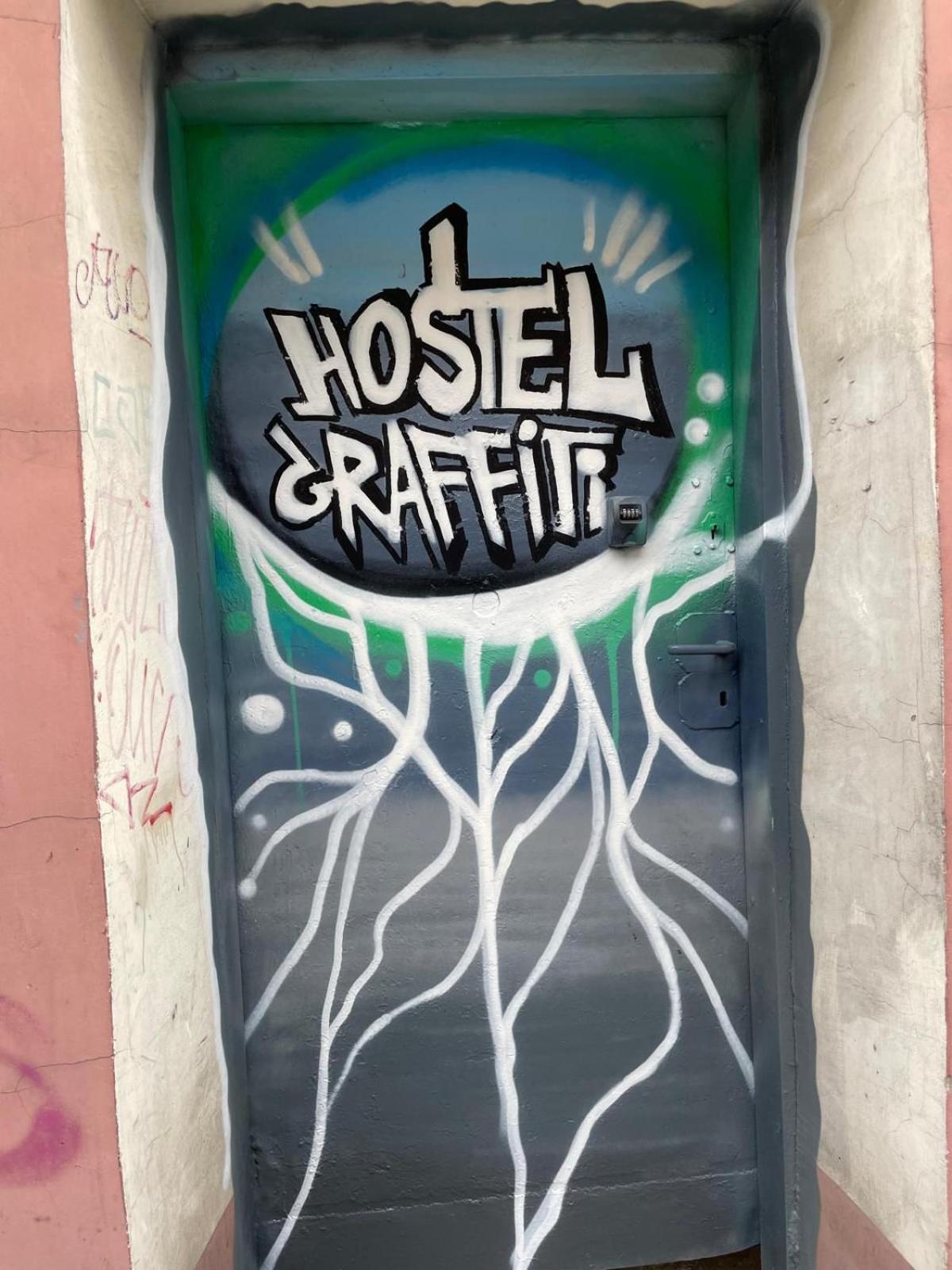 Hostel Graffiti Краков Экстерьер фото